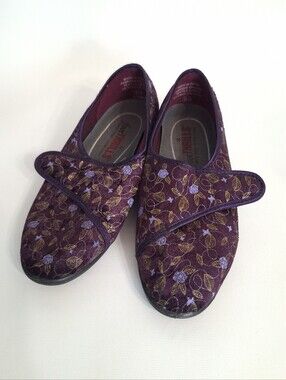 Foot Thrills Closed Toe Quilted Deep Purple House Loafer Shoe, Size 8W